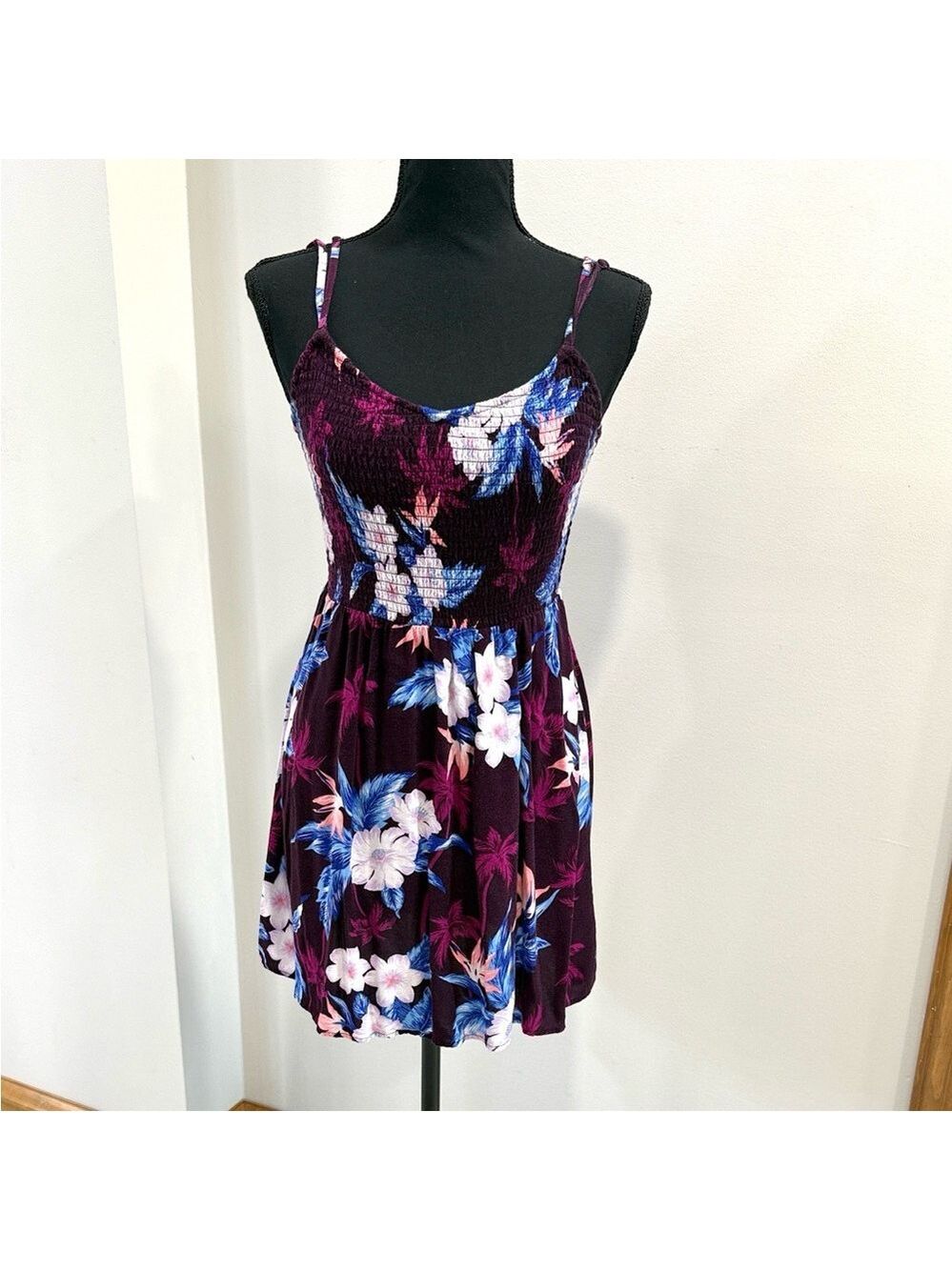 America Eagle OUTFITTERS Floral Smocked Cami Min Open Back Dress size XS